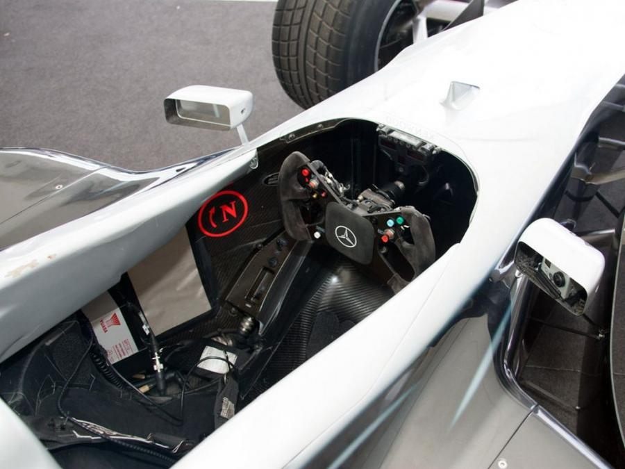  McLaren Mercedes-Benz MP4-13 1998 года  (фото 17 из 17)